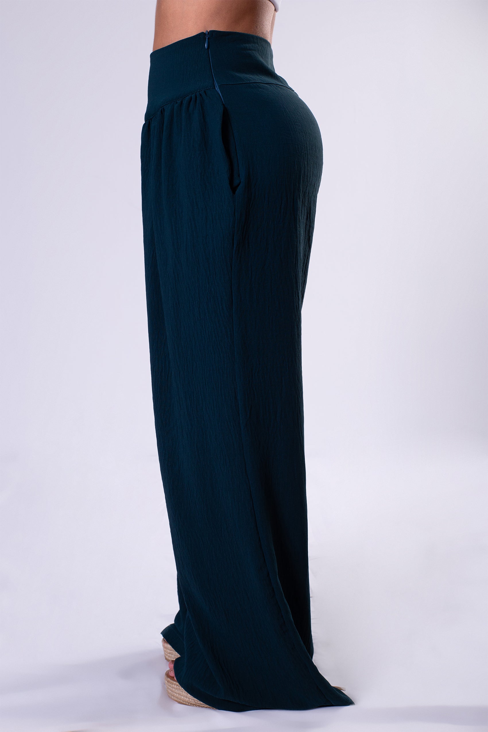 PANTALON PRETINA ANATÓMICA CON DETALLE EN PRETINA