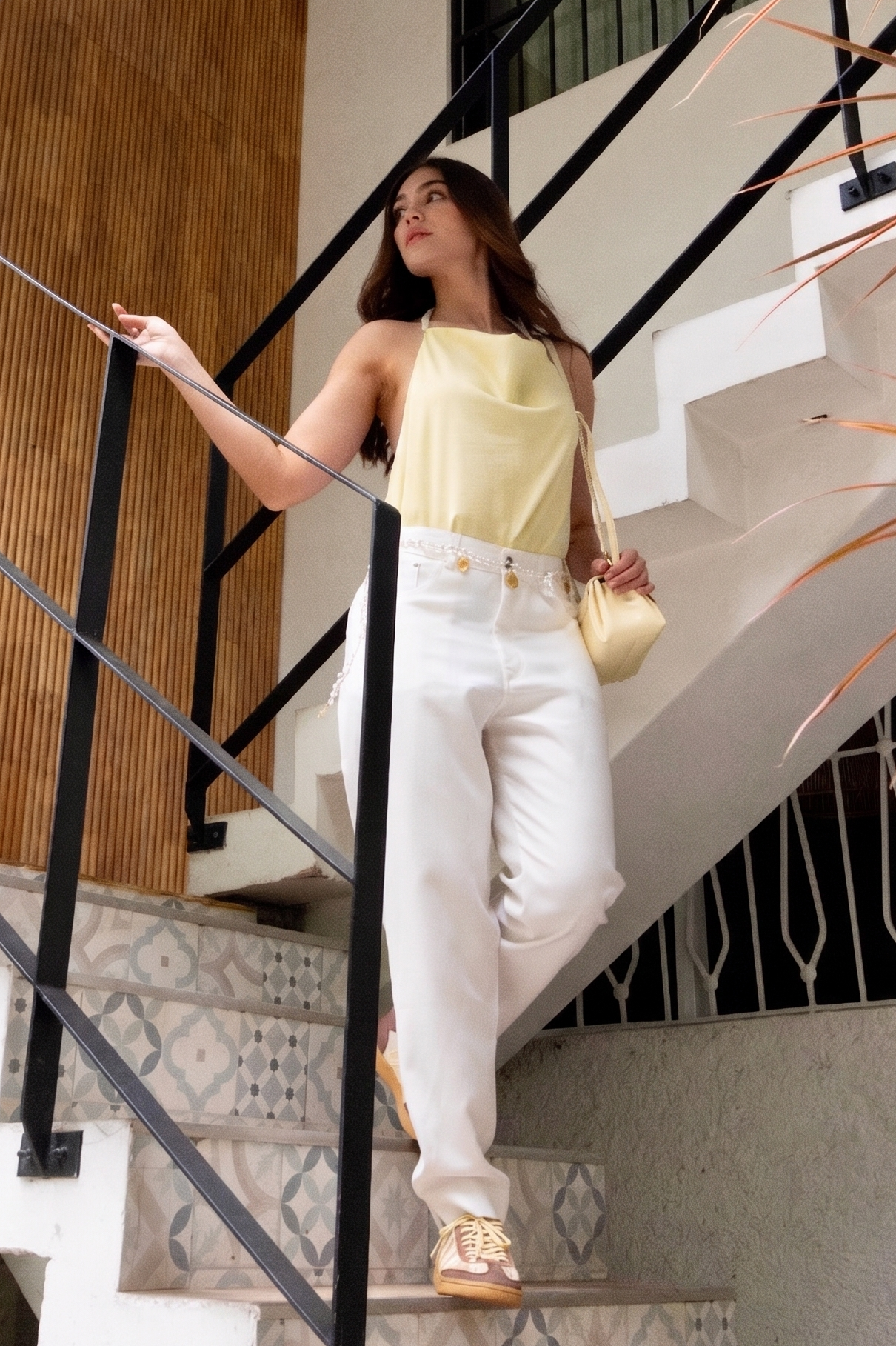 CAMISA CON ESPLADA DESCUBRIERTA