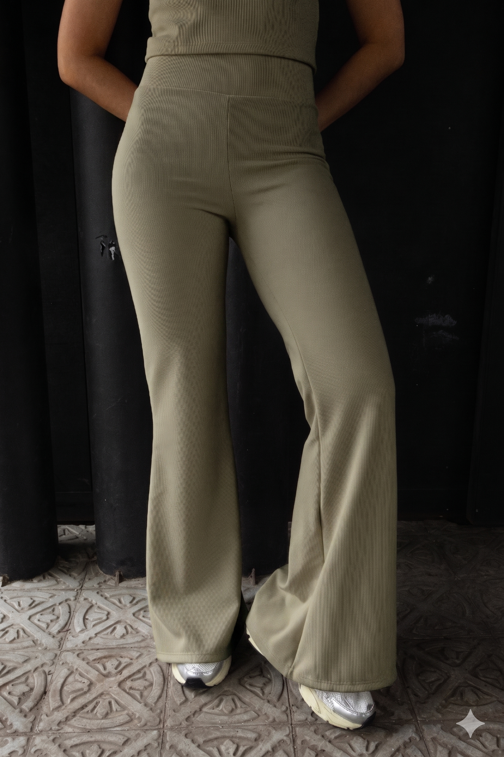 CONJUNTO BOTA CAMPANA Y CAMISA BÁSICA