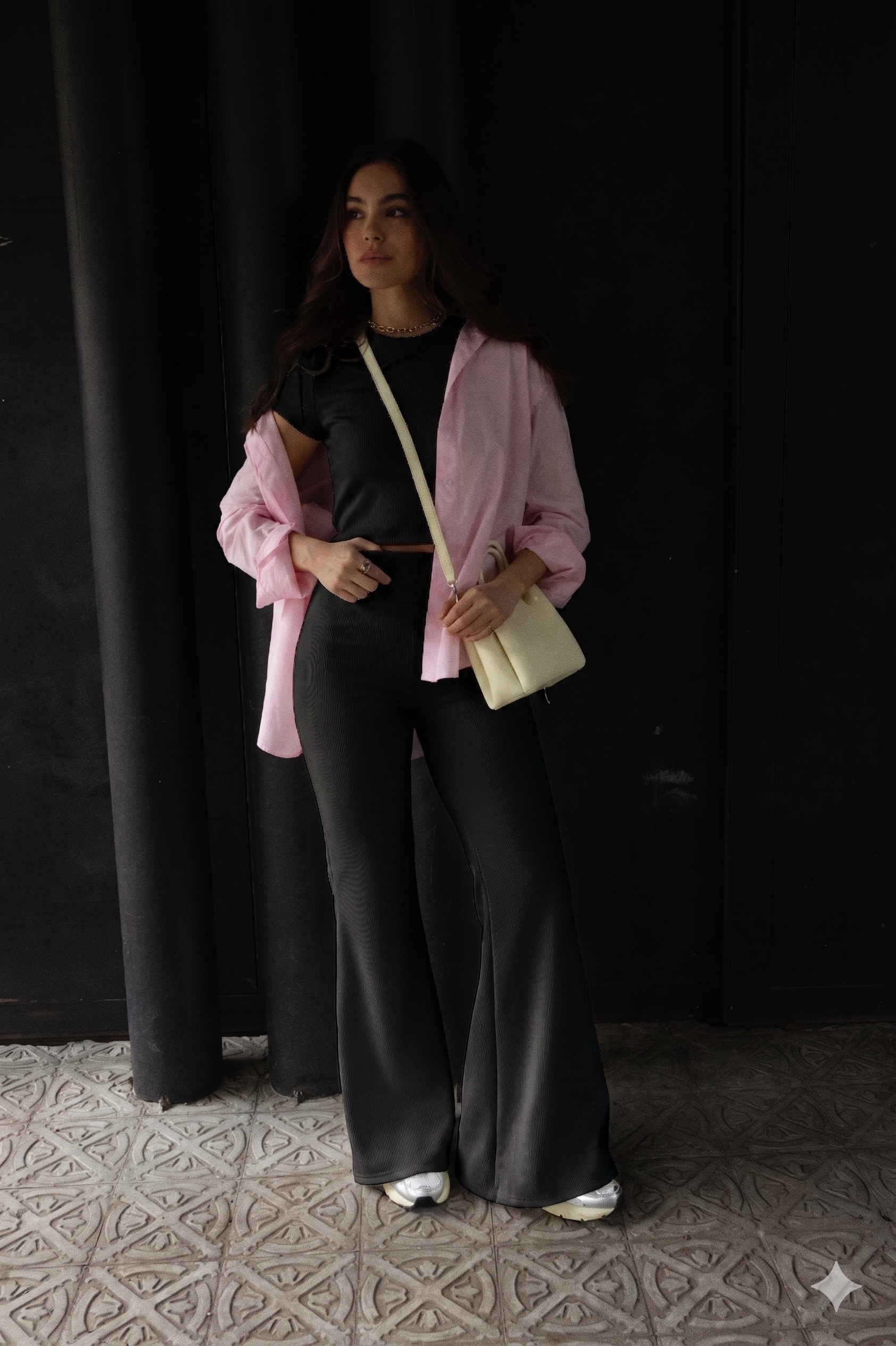 CONJUNTO BOTA CAMPANA Y CAMISA BÁSICA