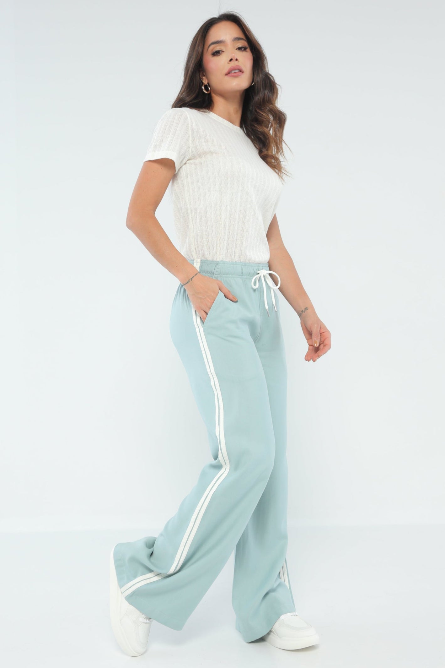 PANTALON BOTA CAMPANA CON TIRO ALTO