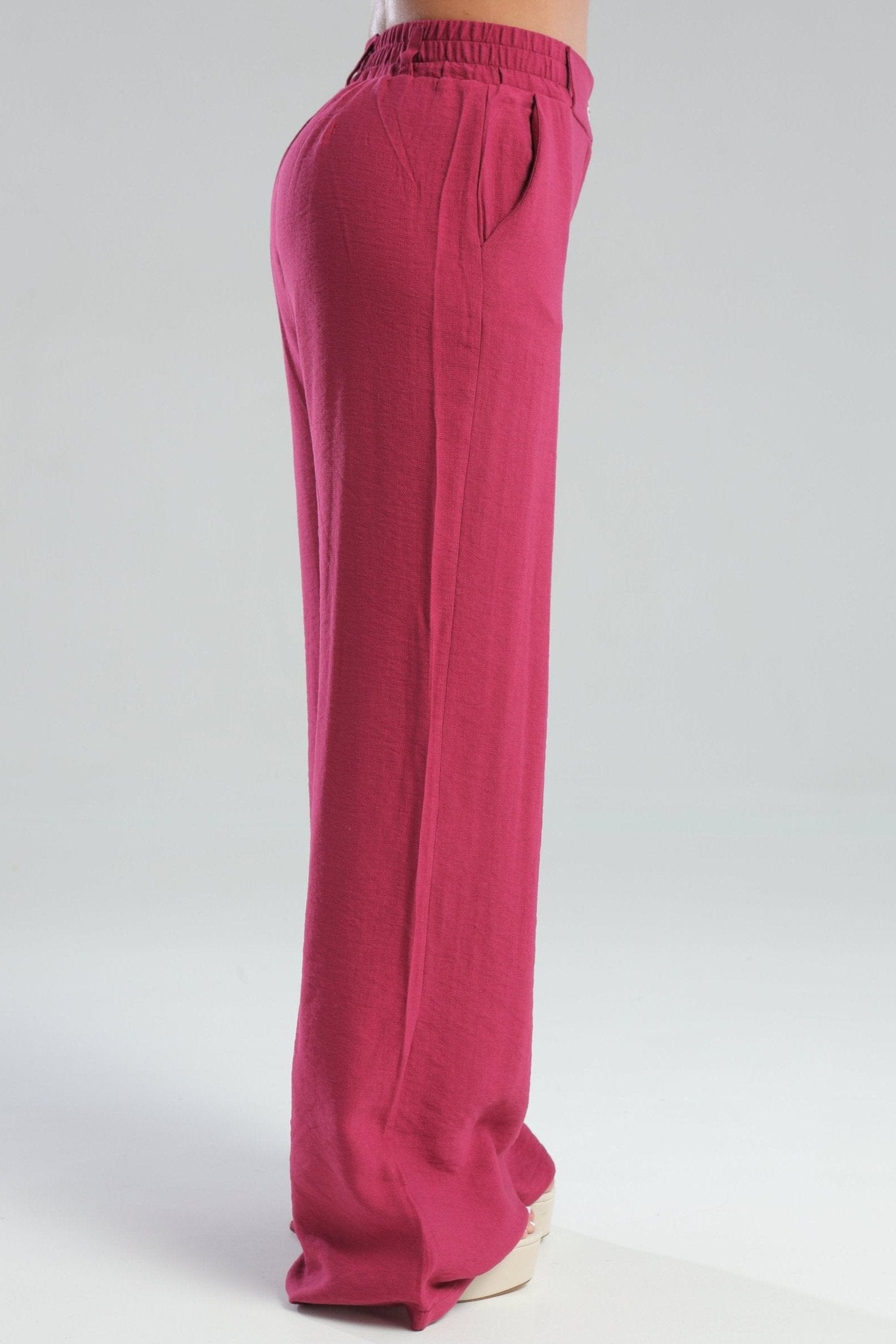 Conjunto de pantalón silueta amplia y camisa corta silueta oversize.