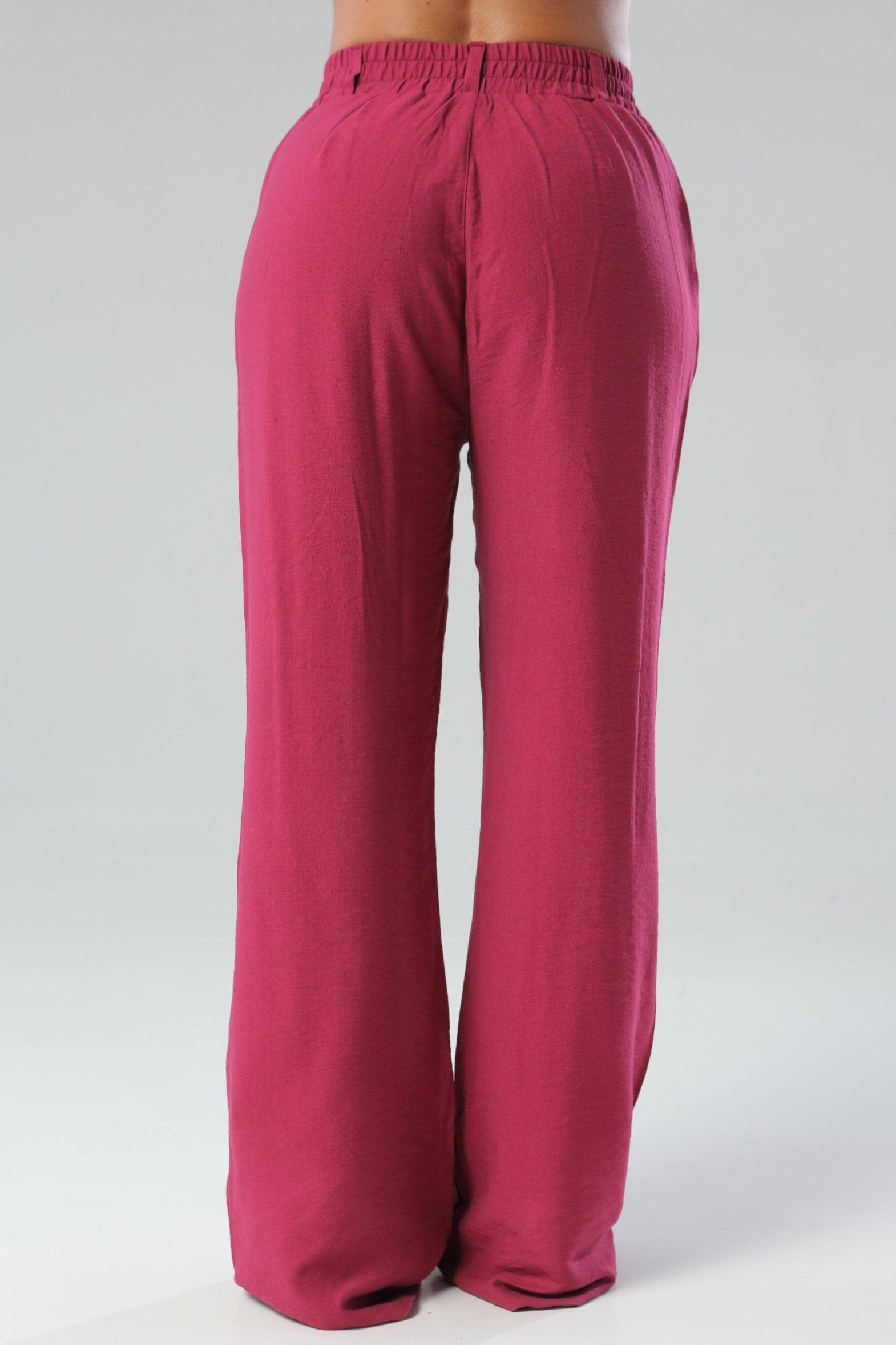 Conjunto de pantalón silueta amplia y camisa corta silueta oversize.