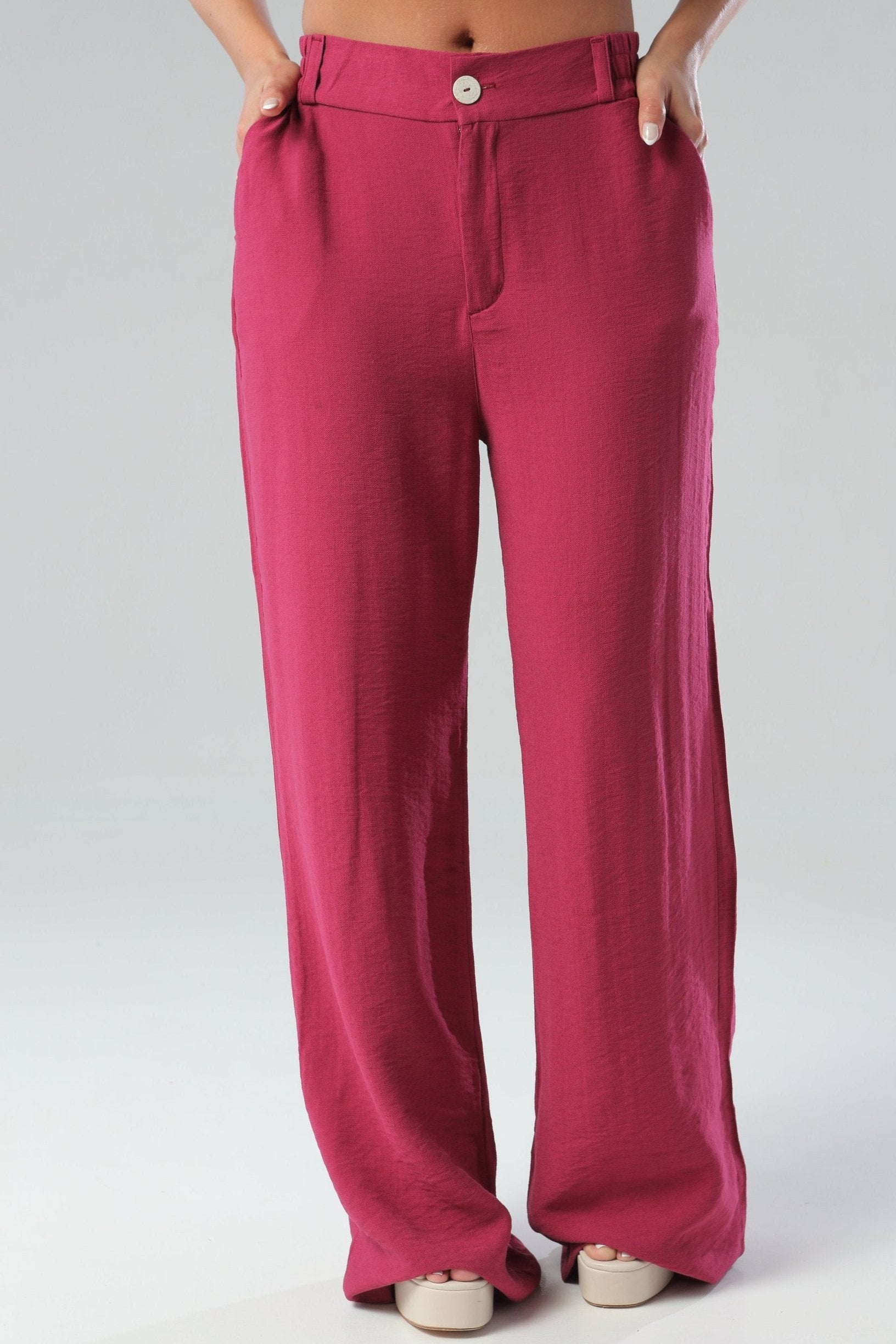 Conjunto de pantalón silueta amplia y camisa corta silueta oversize.