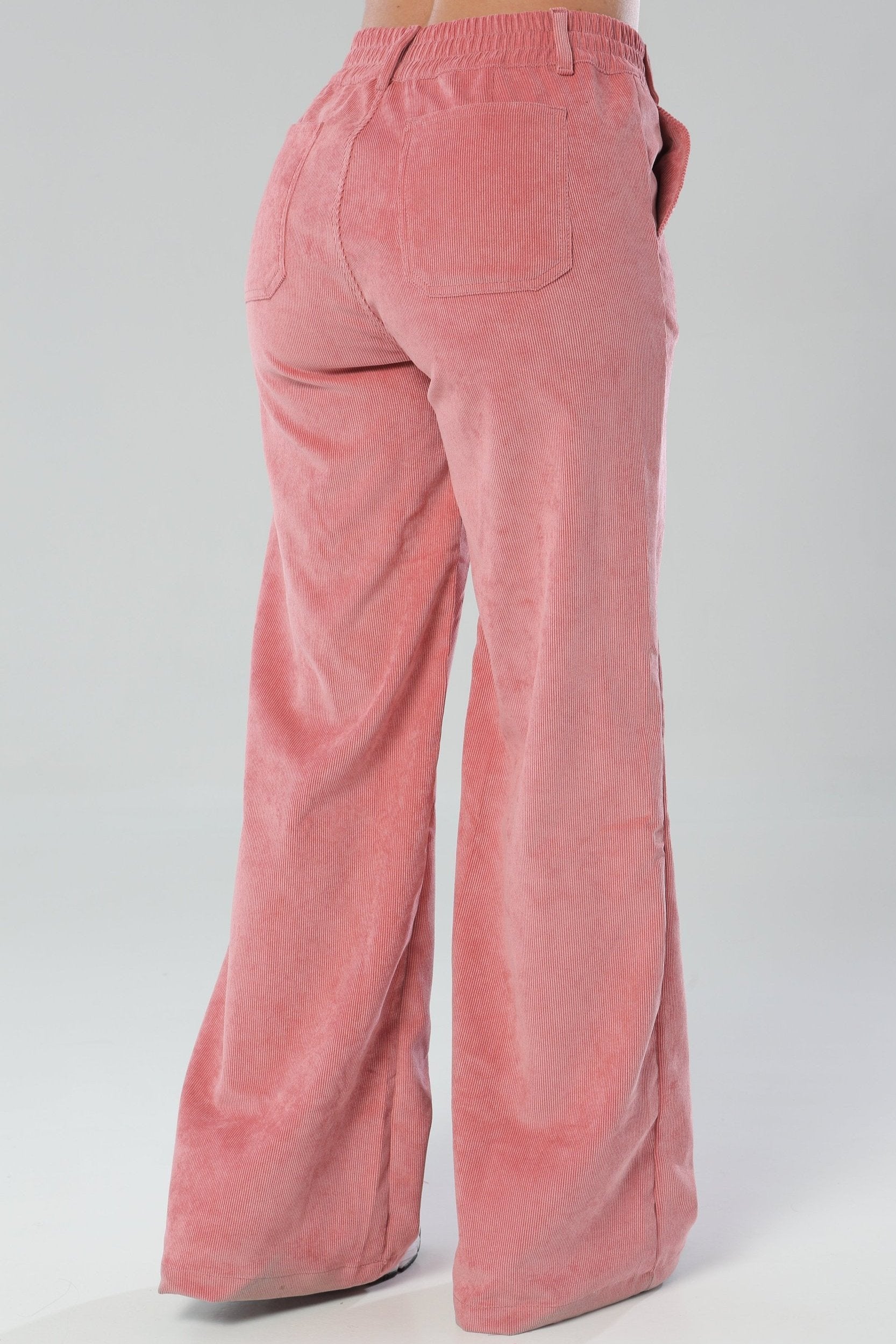 Pantalón tiro alto, en tela corduroy