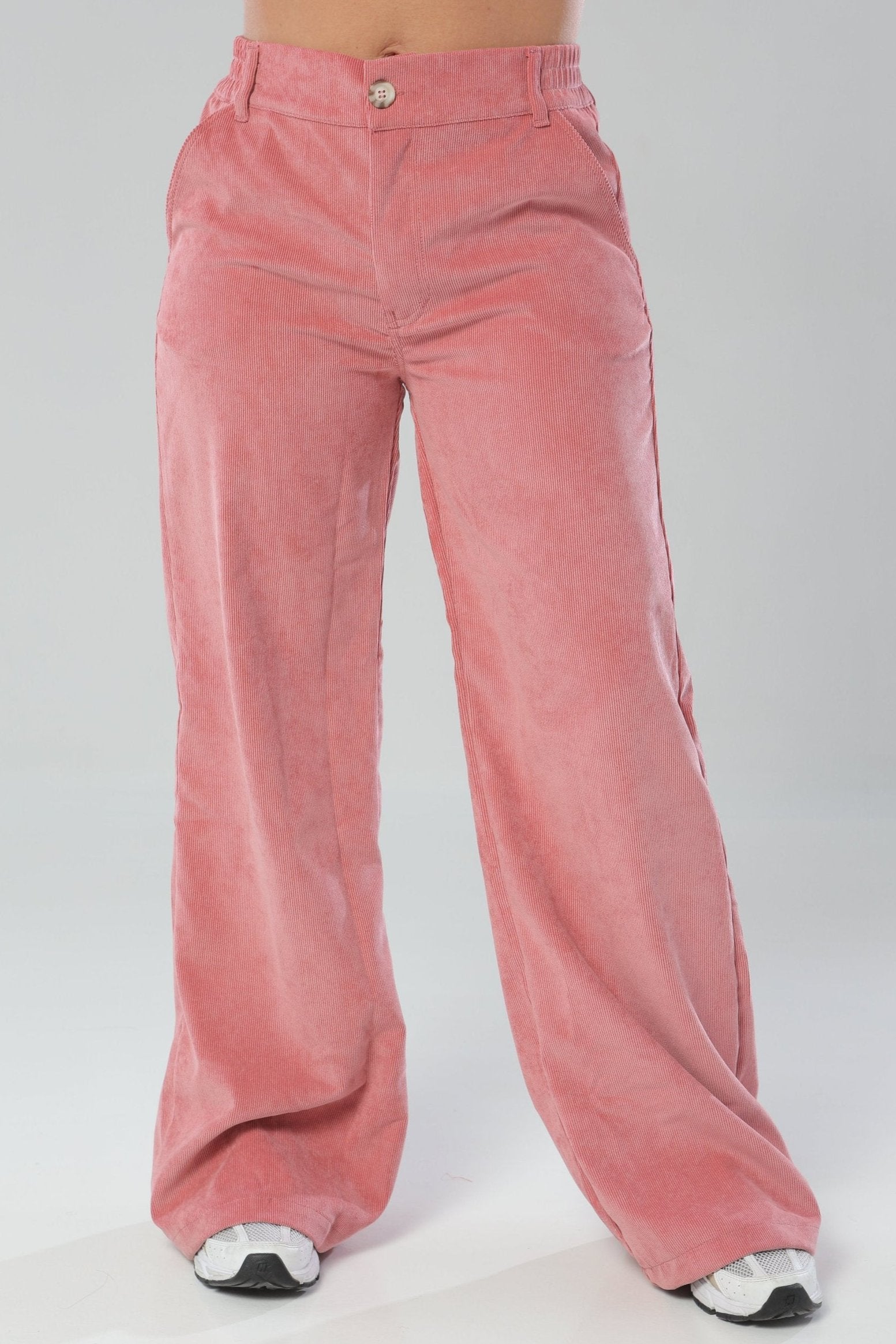 Pantalón tiro alto, en tela corduroy