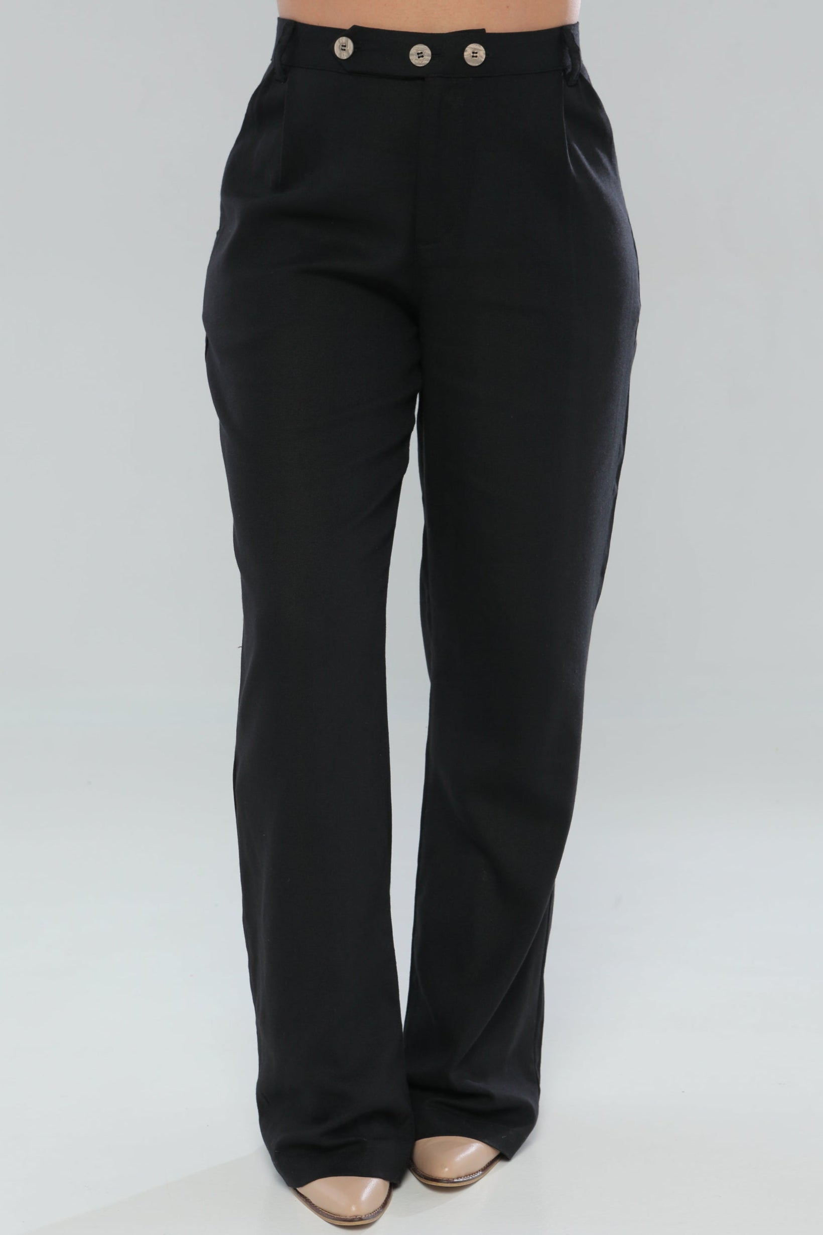 Pantalon pretina con cruce y prenses.