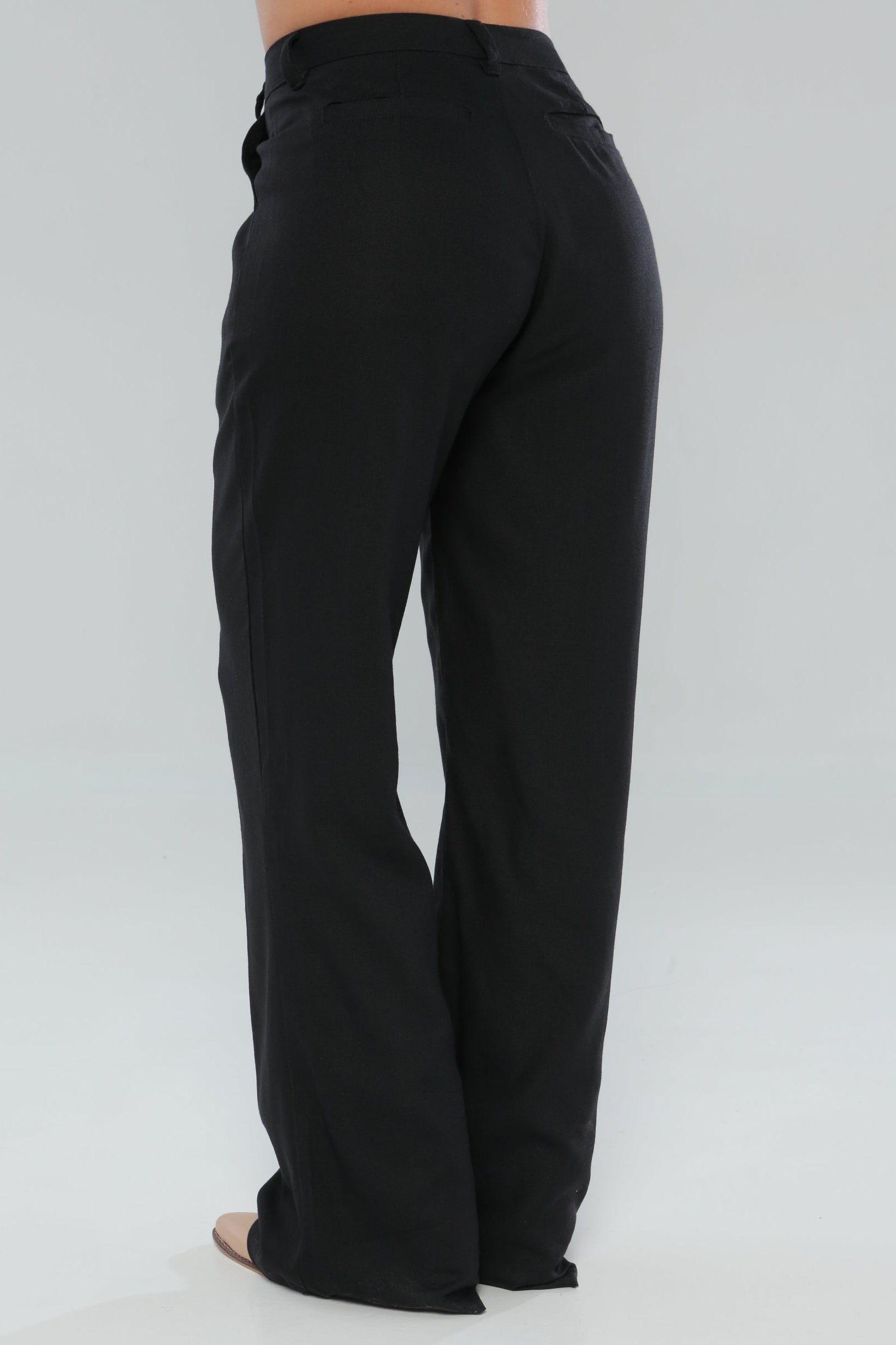 Pantalon pretina con cruce y prenses.