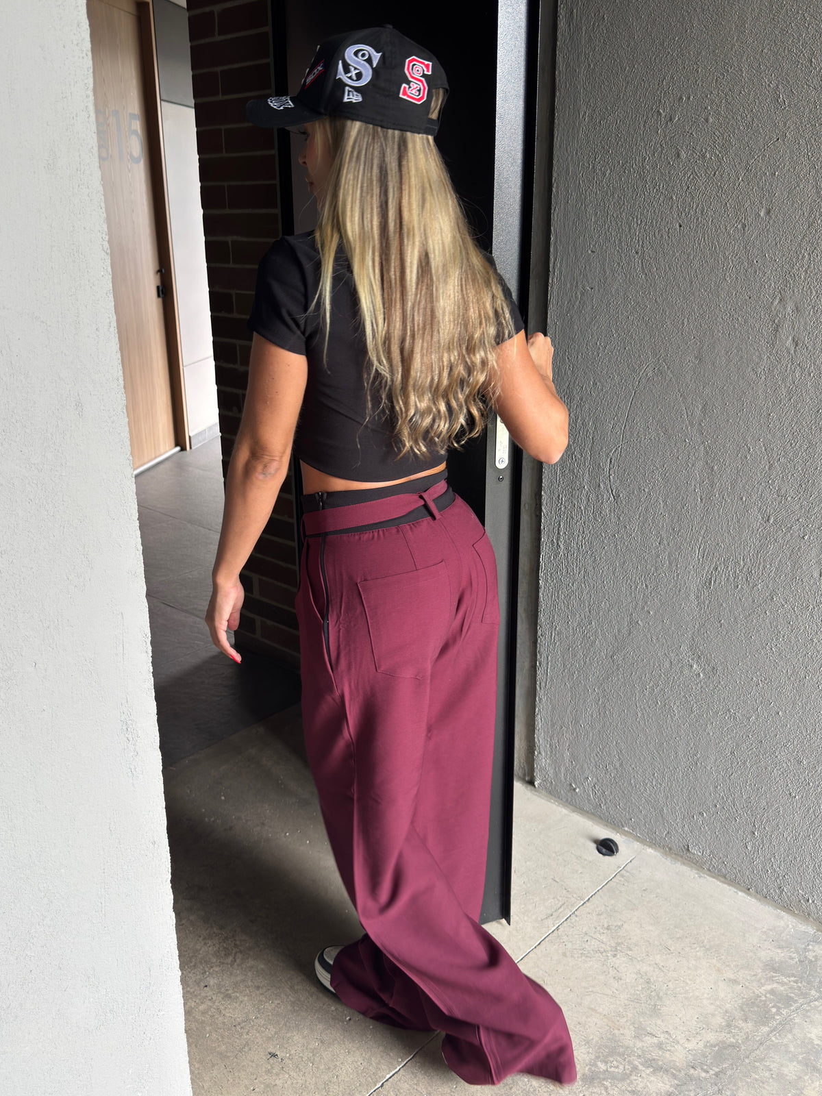 CONJUNTO  PANTALÓN CON CORREA  Y CAMISA BASICA