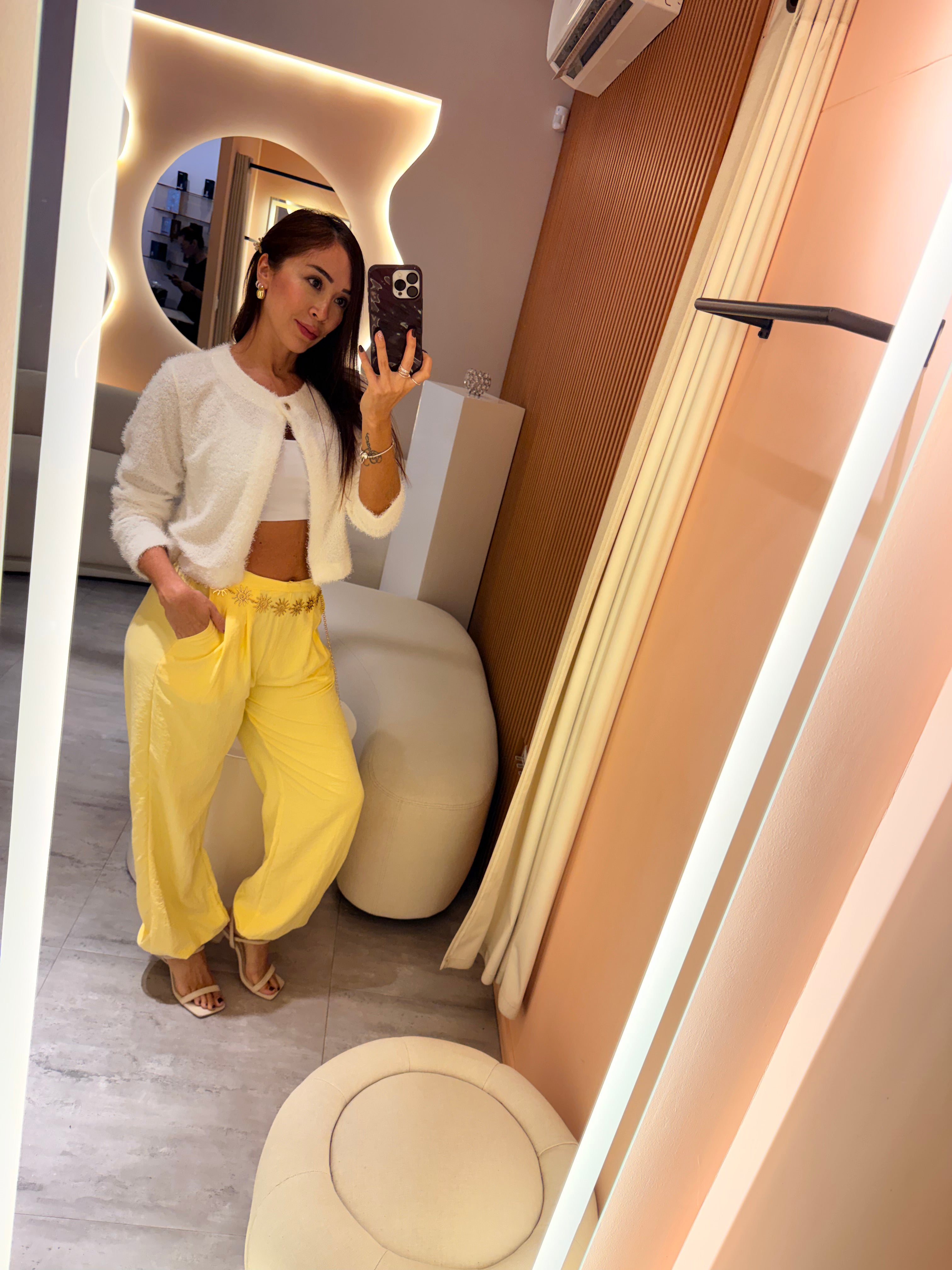 BUZO CUELLO REDONDO CON BOTÓN FRONTAL