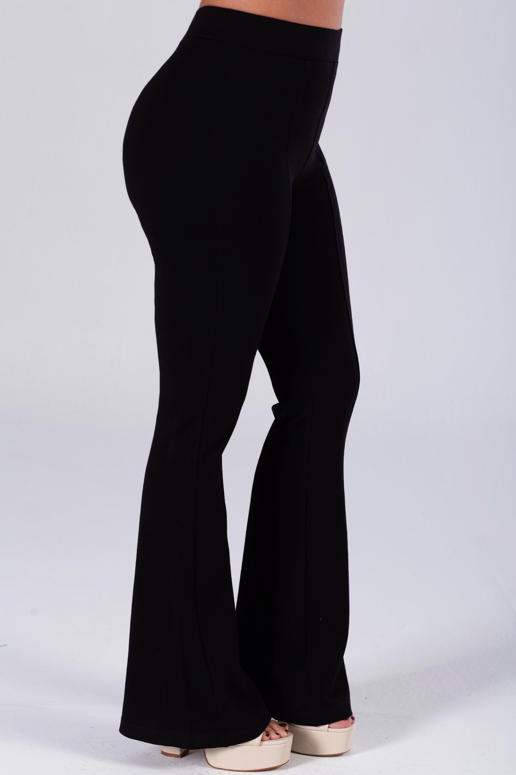 PANTALON TIRO ALTO BOTA CAMPANA CON DETALLE EN PIERNA