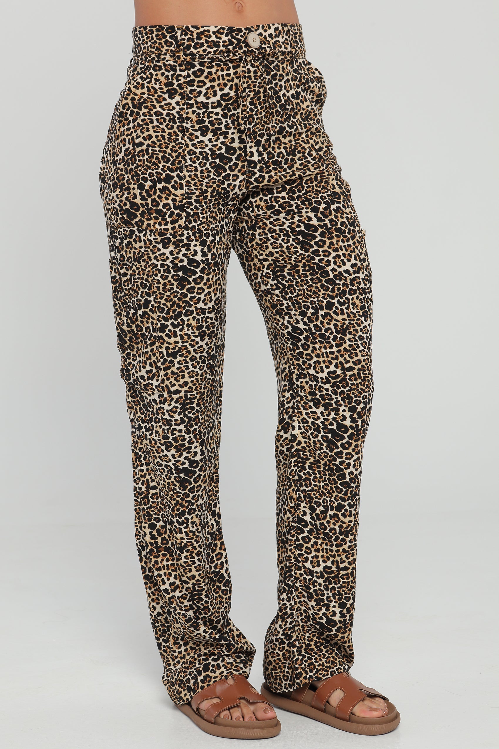 PANTALON BOLSILLOS SOBREPUESTOS EN DIAGONAL