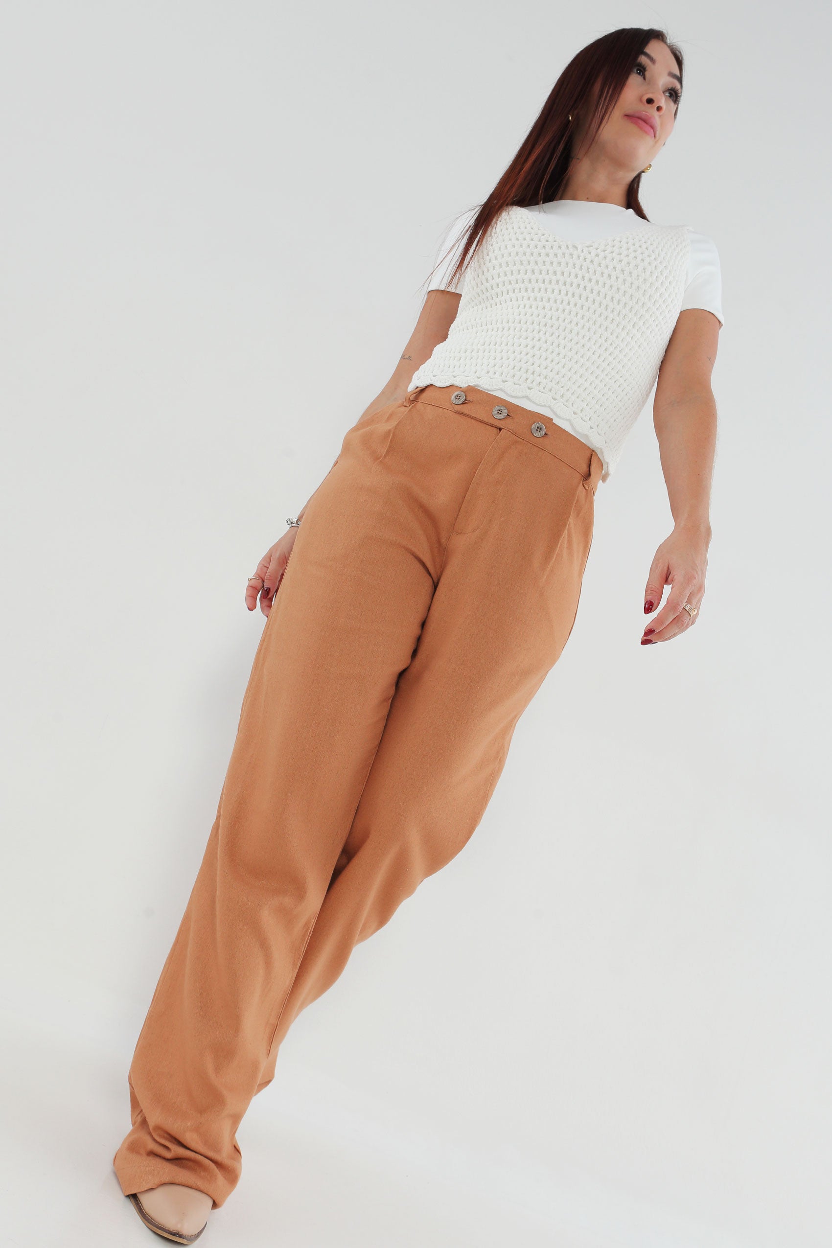 Pantalon pretina con cruce y prenses.