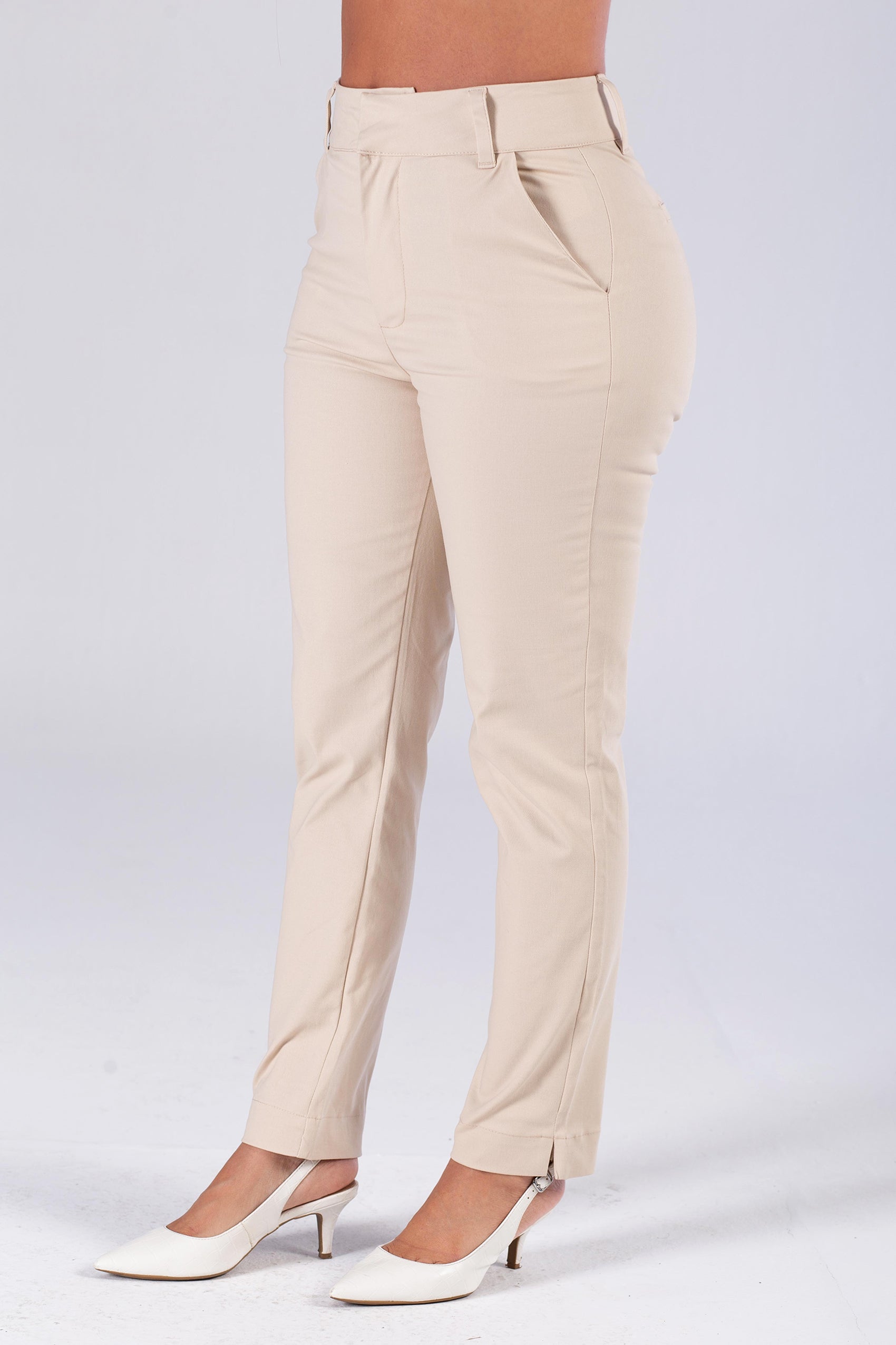 PANTALON CLASICO SKINNY CON ABERTURA EN BOTA