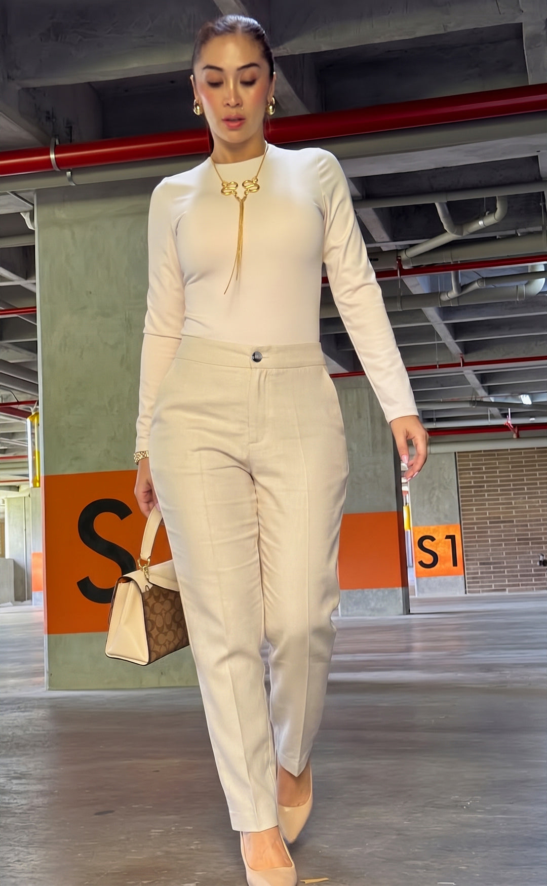 PANTALON CON CIERRE FRONTAL