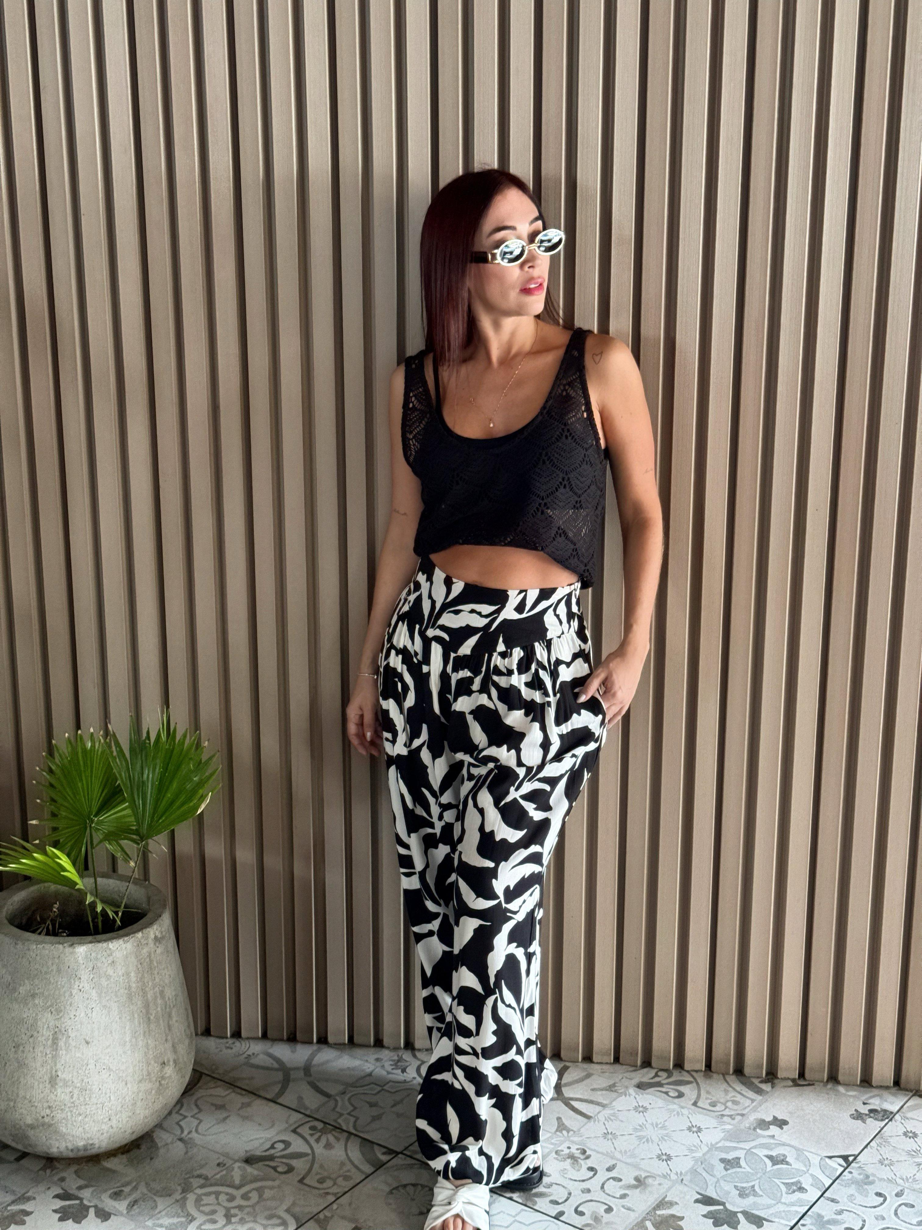 PANTALON ESTAMPADO CON PRETINA ANATOMICA CON DETALLE EN PRETINA