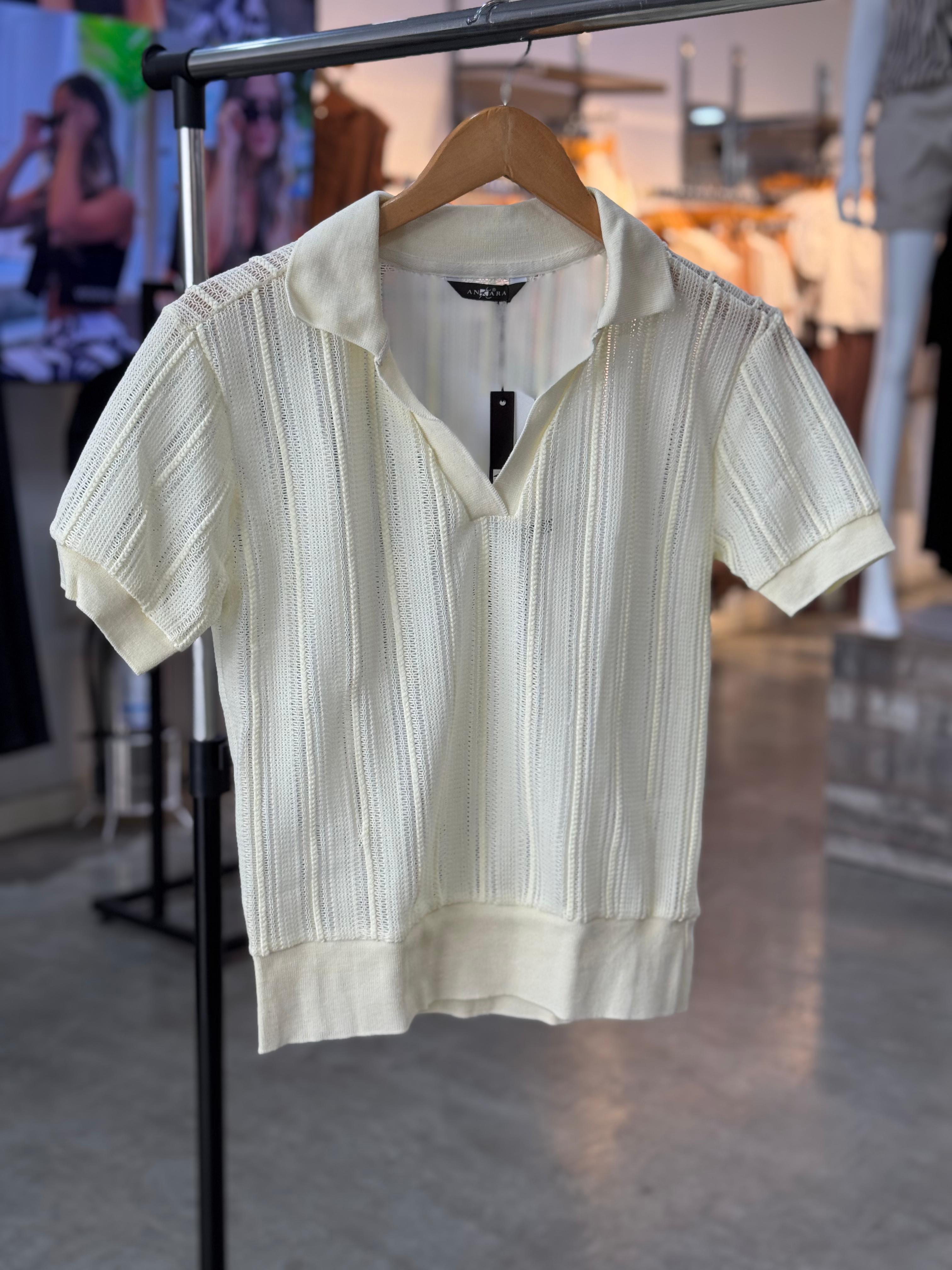 BLUSA MANGA CORTA EN TELA TIPO TEJIDA