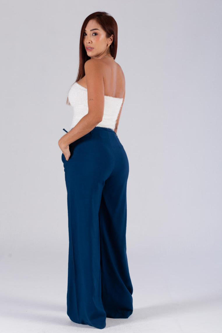 PANTALON SILUETA SEMIAJUSTADA CON PINZAS