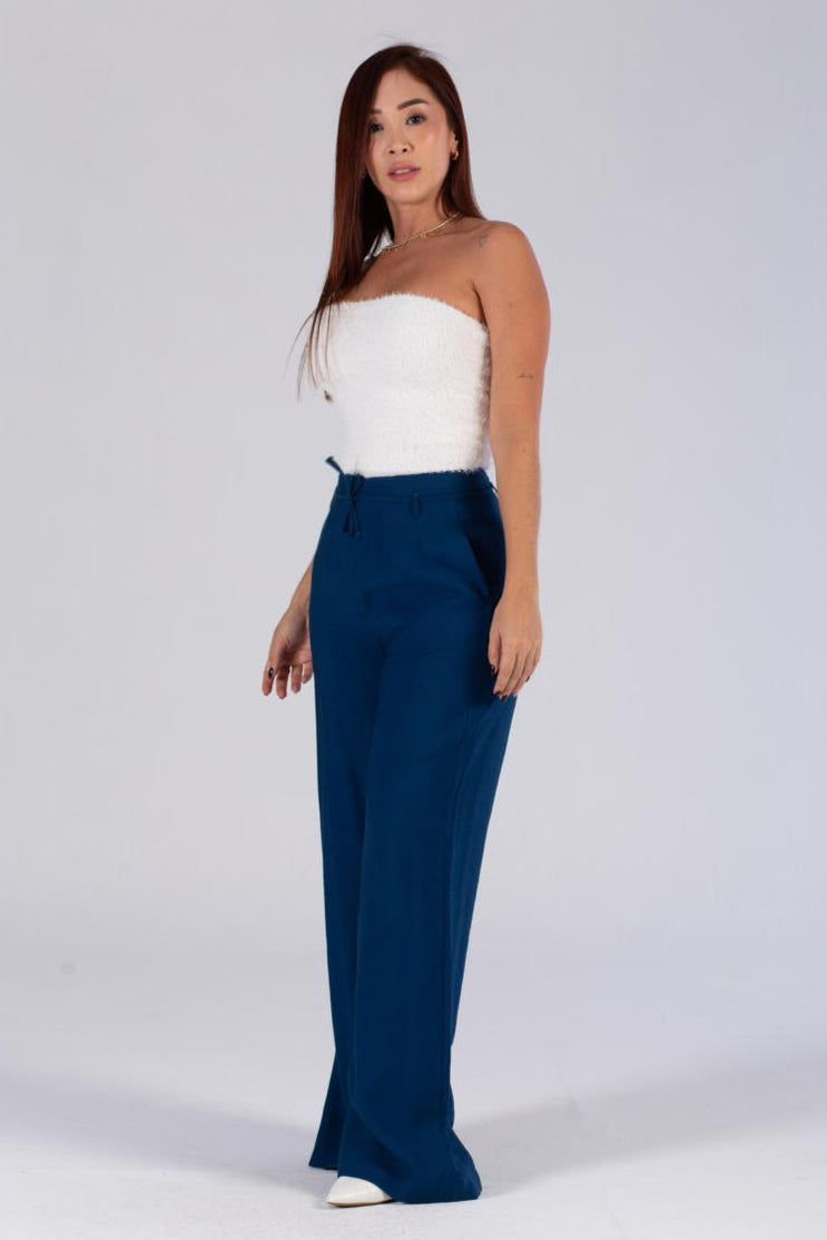 PANTALON SILUETA SEMIAJUSTADA CON PINZAS