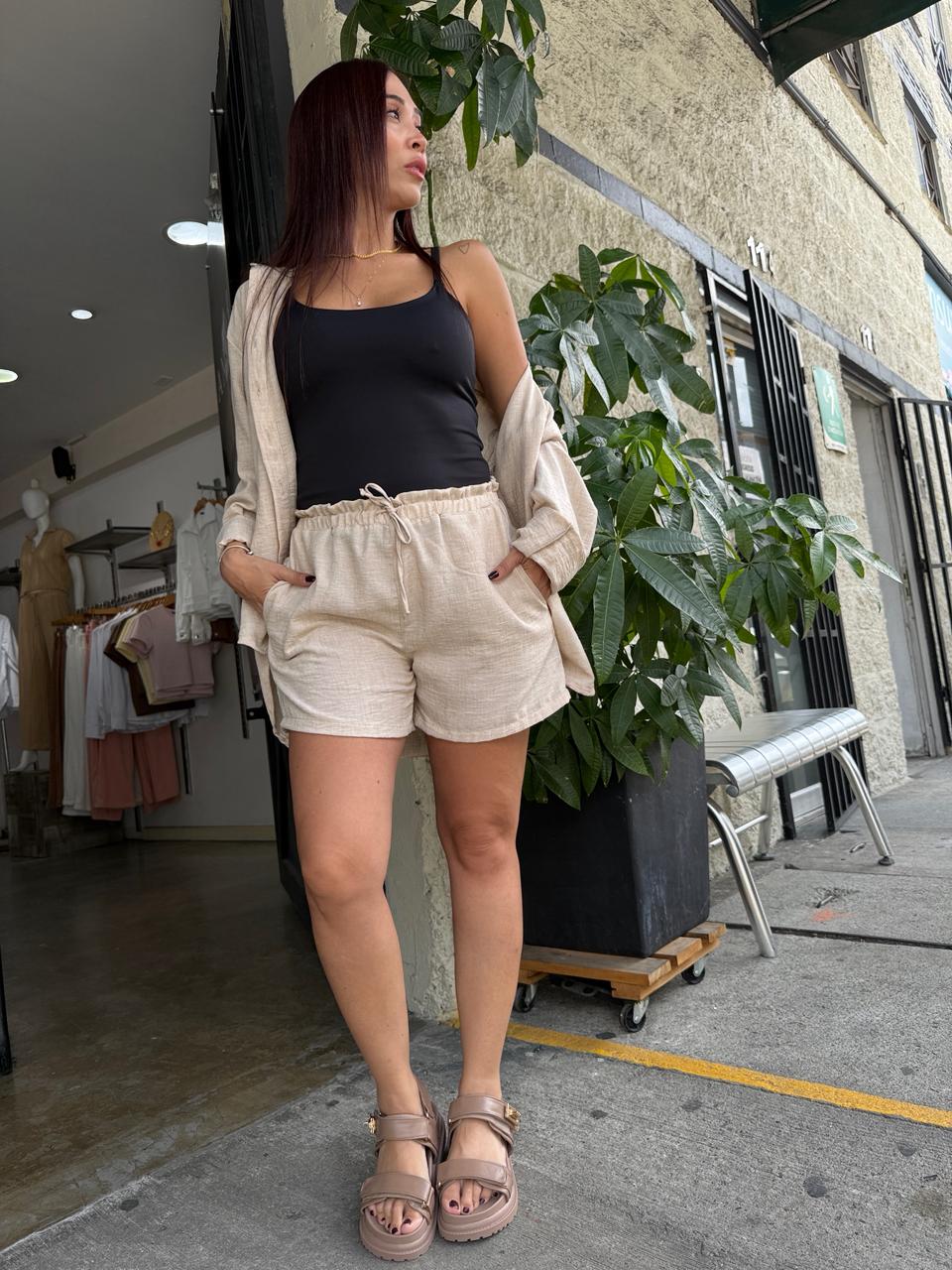CONJUNTO - SILUETEA OVERSIZE Y SHORT CON PRETINA ELASTICA
