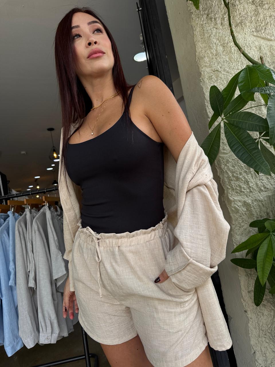 CONJUNTO - SILUETEA OVERSIZE Y SHORT CON PRETINA ELASTICA