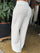 PANTALON CON CINTURON EN LA PRETINA