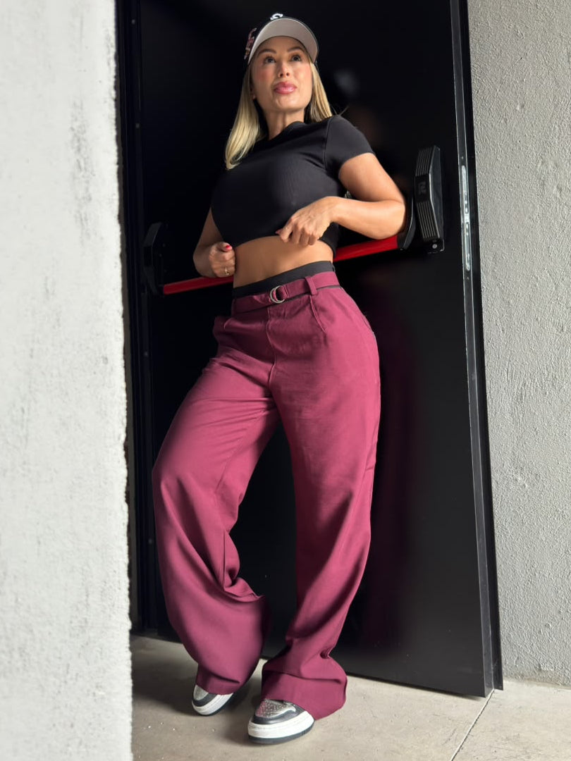 CONJUNTO  PANTALÓN CON CORREA  Y CAMISA BASICA