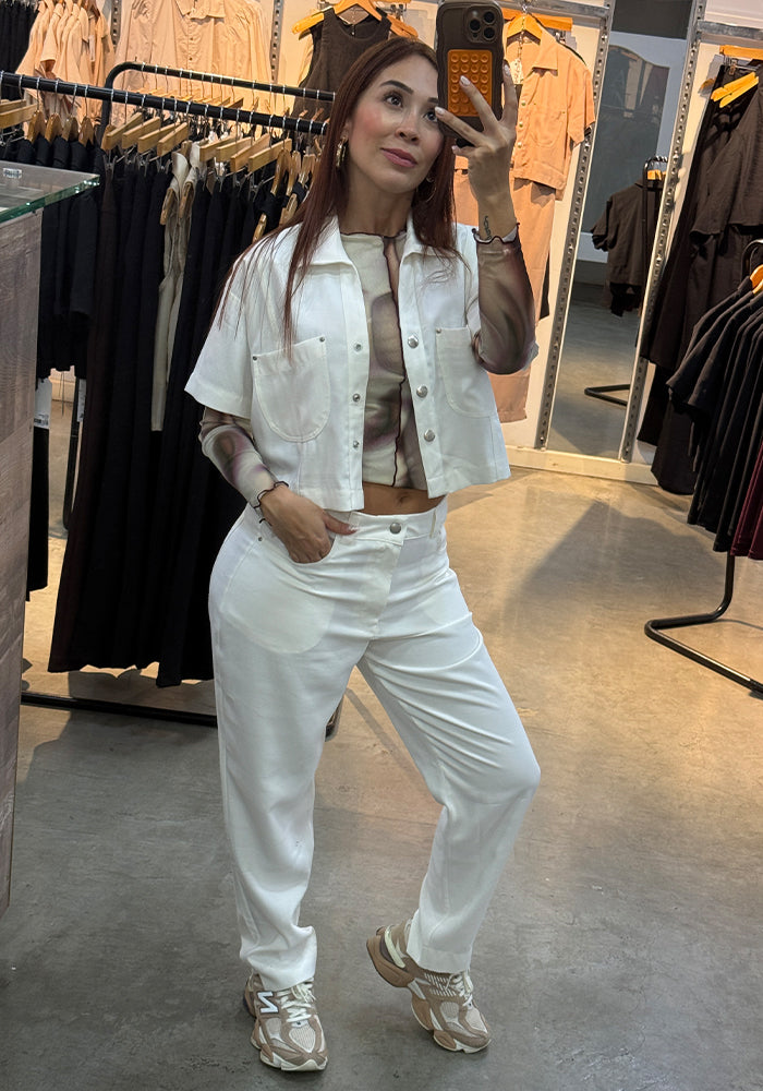 CAMISA MANGA CORTA CON BOLSILLOS DE PARCHE