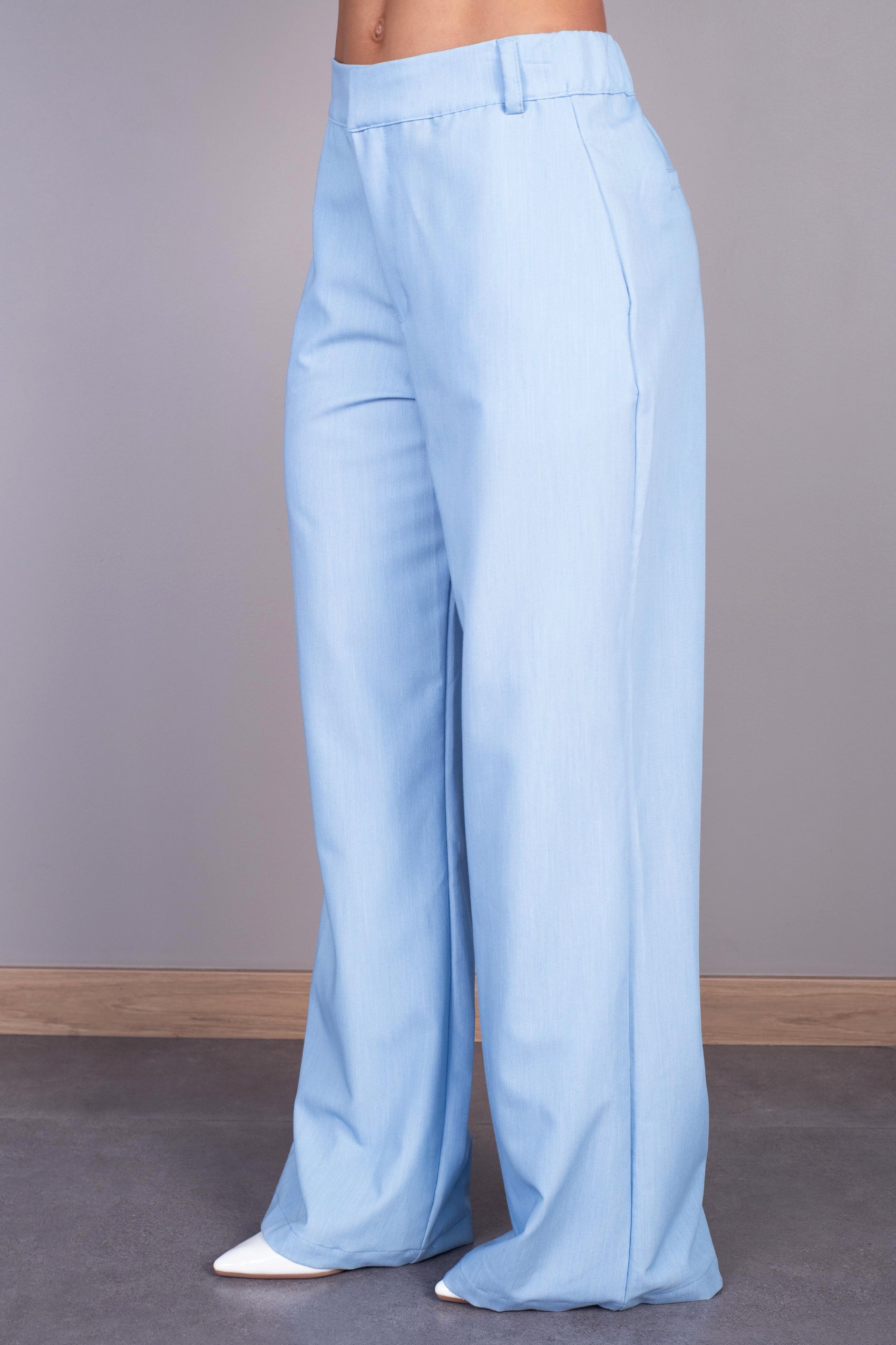 PANTALÓN BÁSICO SILUETA SUELTA