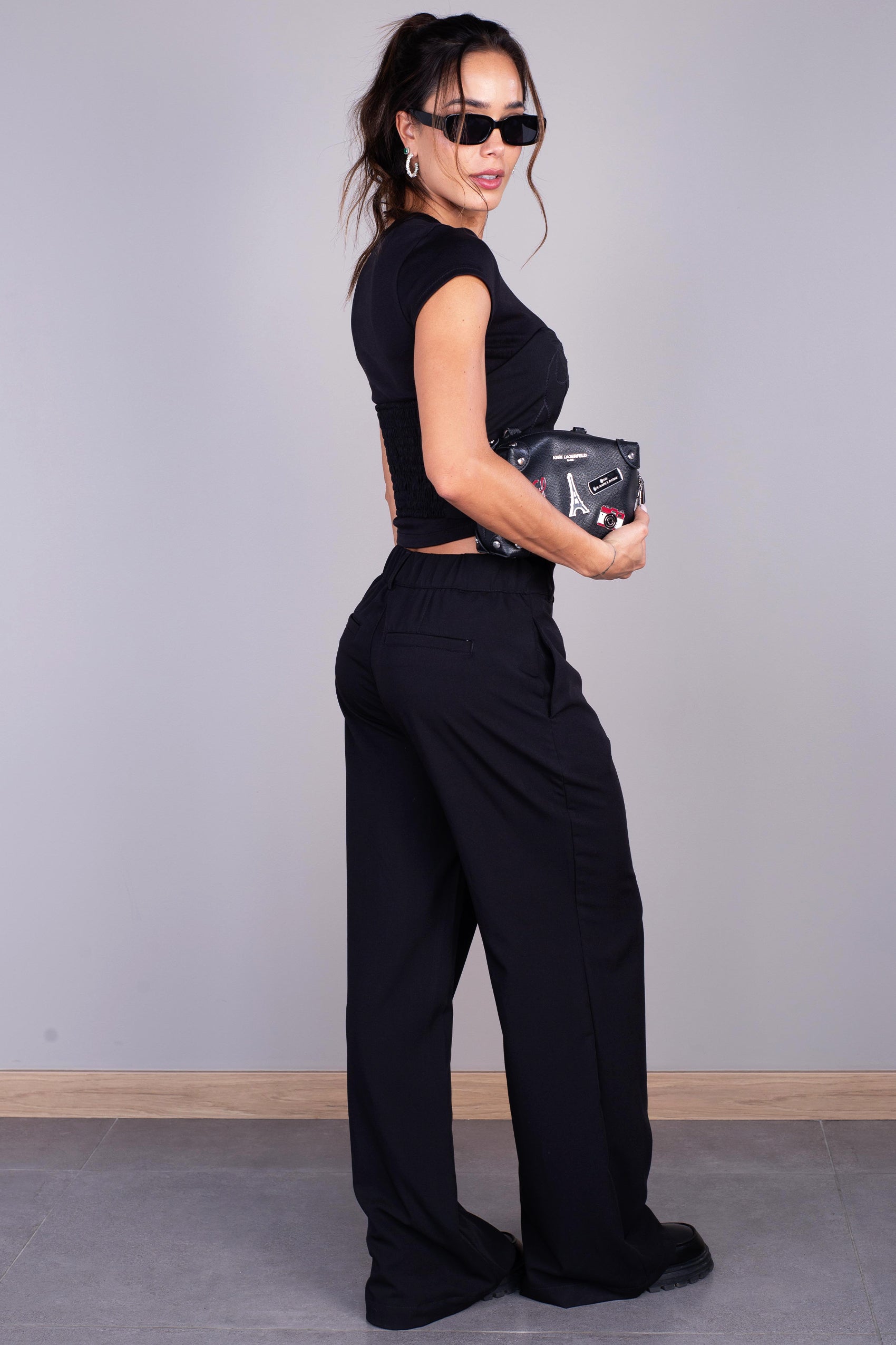 PANTALÓN BÁSICO SILUETA SUELTA