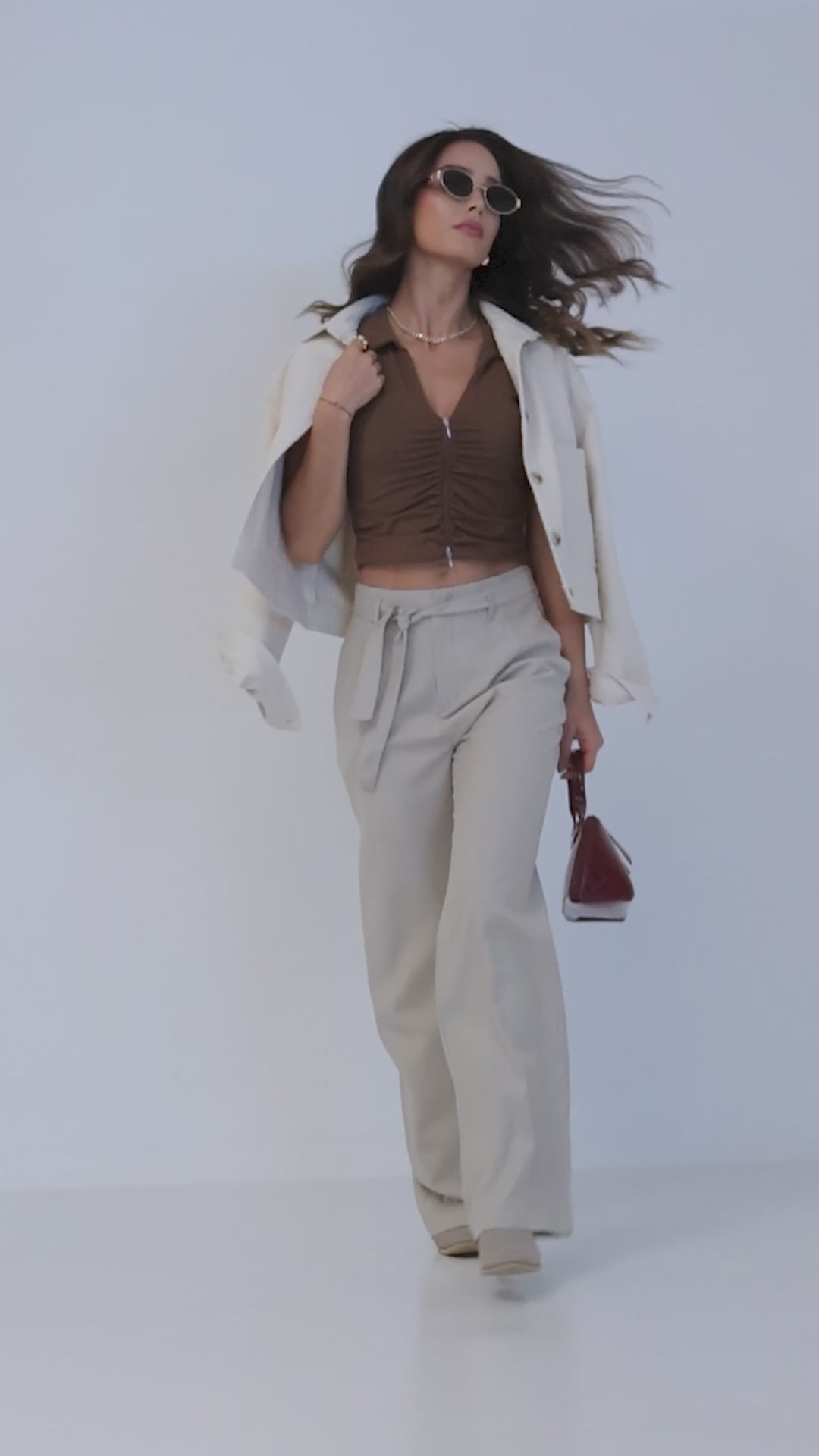 PANTALON SILUETA SEMIAMPLIA CON PRETINA INCLUIDA