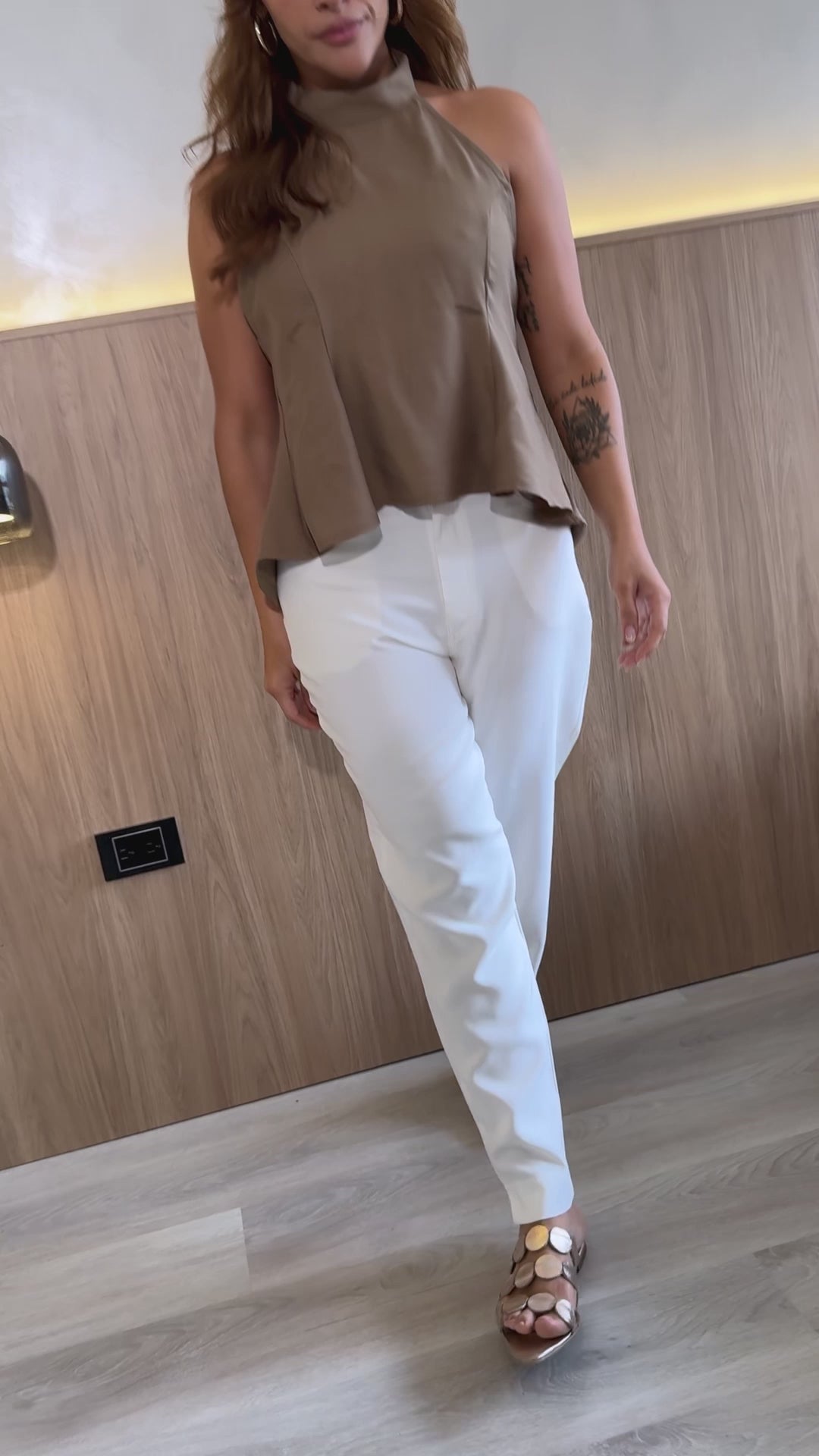 PANTALÓN 5 BOLSILLOS SILUETA SEMI AJUSTADO