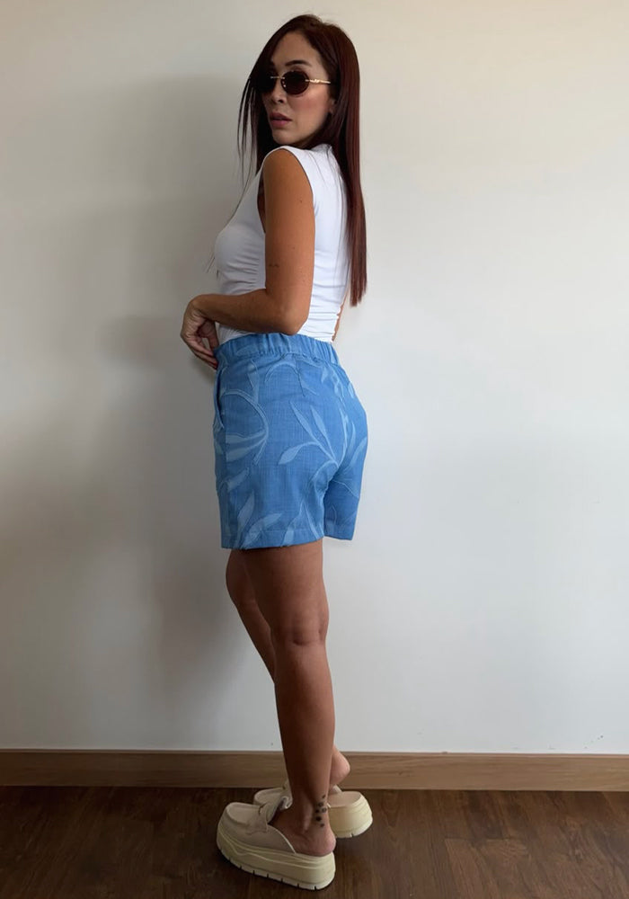 SHORT CON FORRO Y BOTON TIPO SASTRE