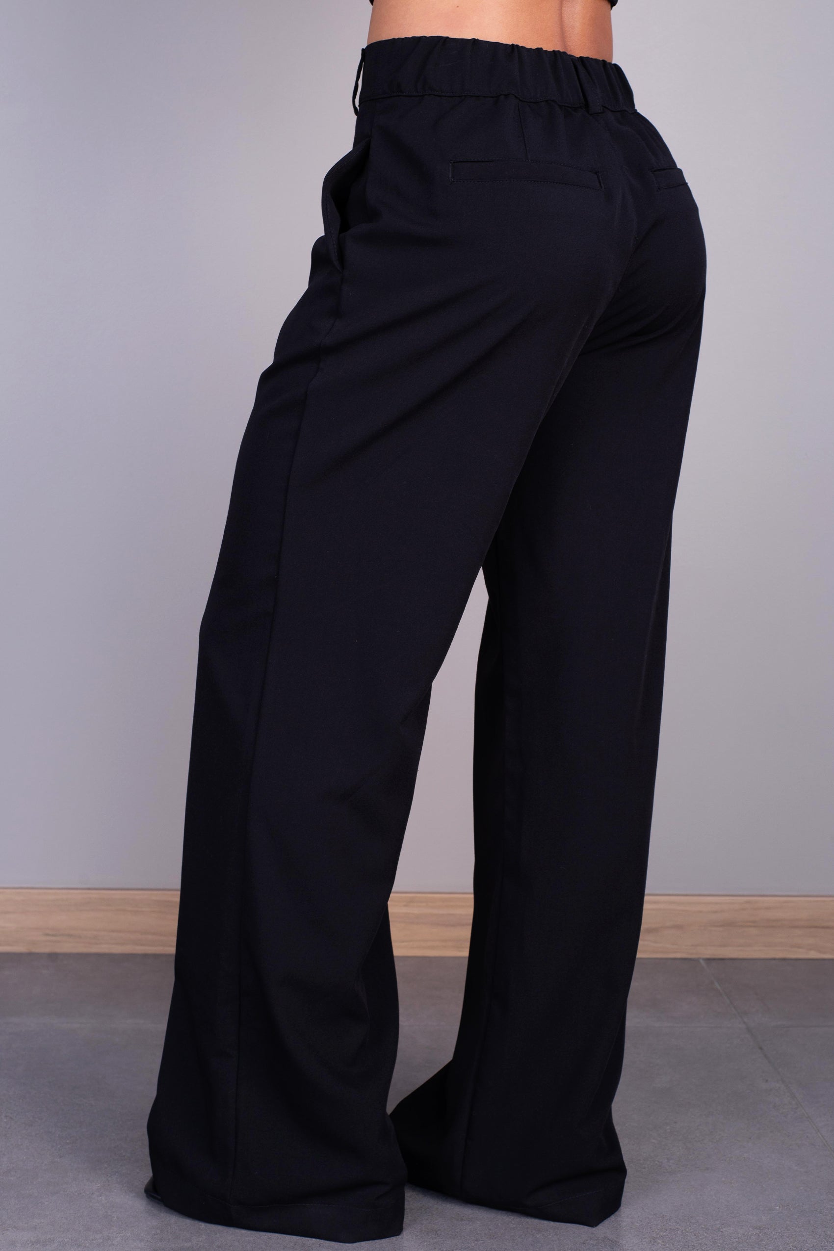 PANTALÓN BÁSICO SILUETA SUELTA
